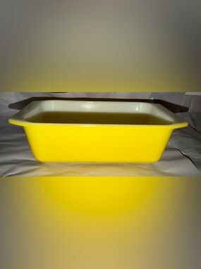 Vintage Pyrex #913 Yellow Loaf Bread Cake Ovenware Pan Dish
